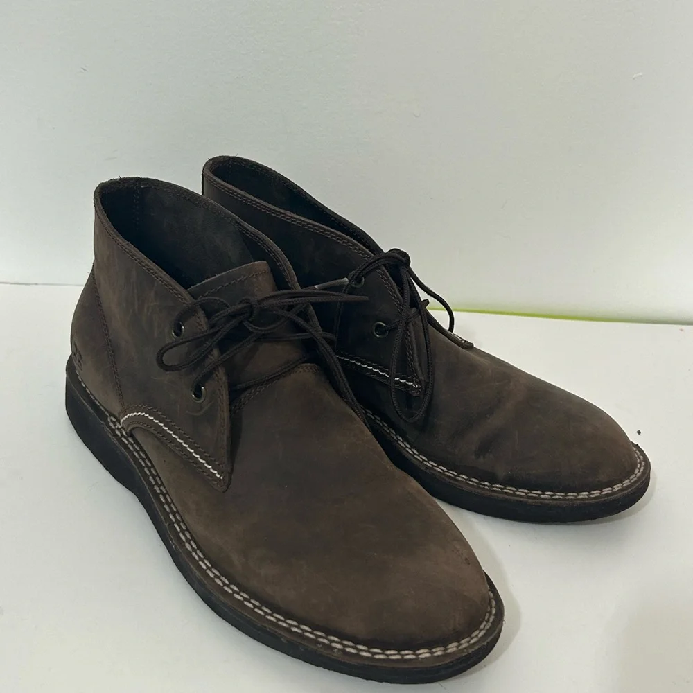 UGG Boots Mens Size 8.5 Chukka Suede Lace Up Logo Shoes Classic Brown Leather